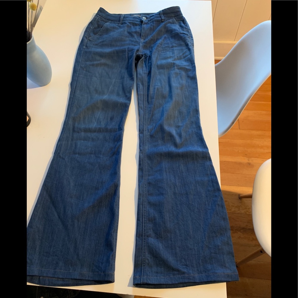 Level 99 Tanya High Rise Flares